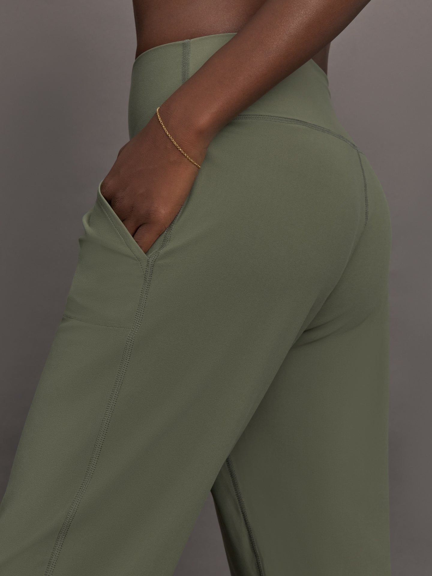 Carbon38 Jogger in Melt - Moss