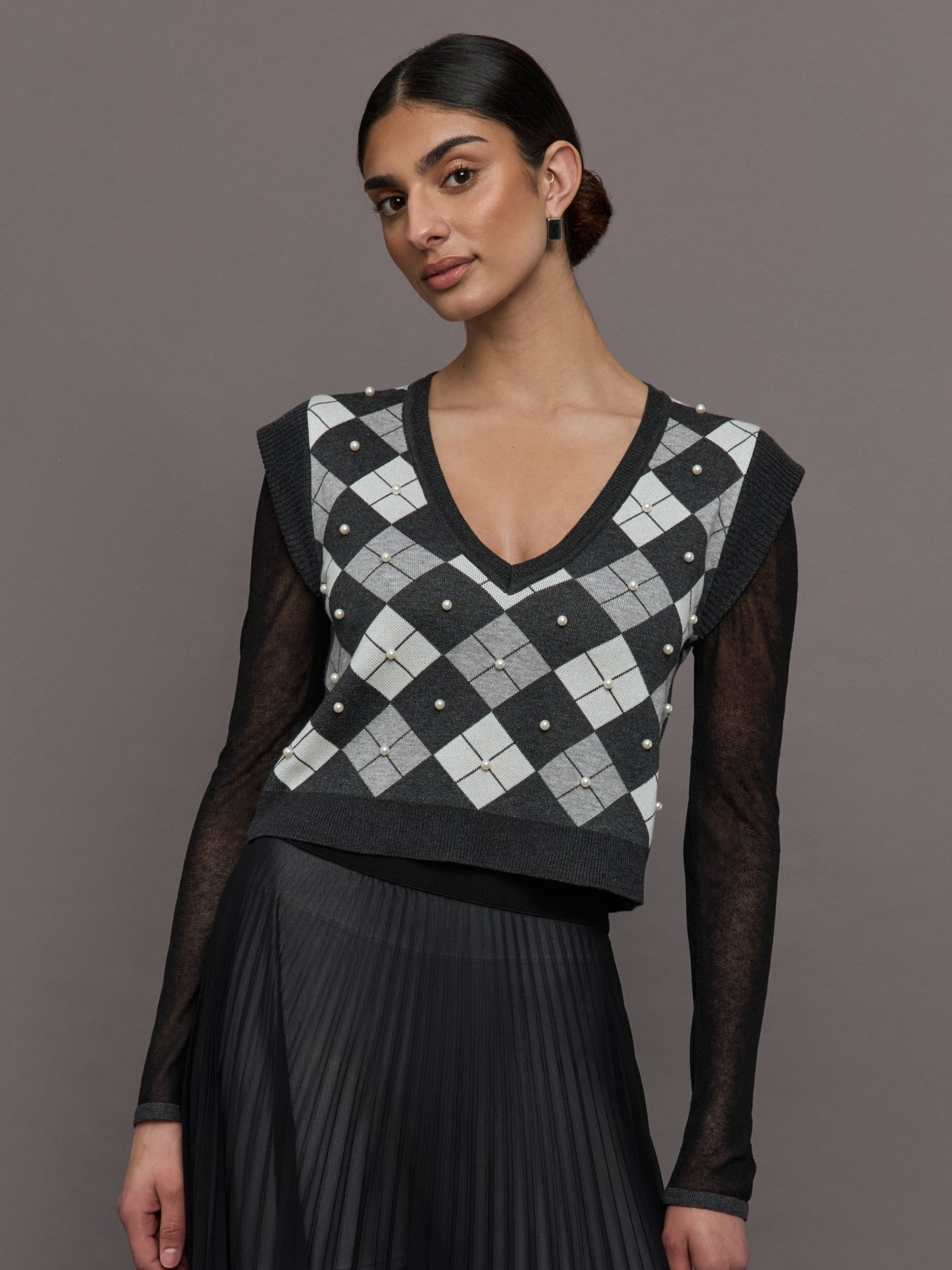 Carbon38 Nomia Plaid Pearly V-Neck Sweater - Grey/Silver