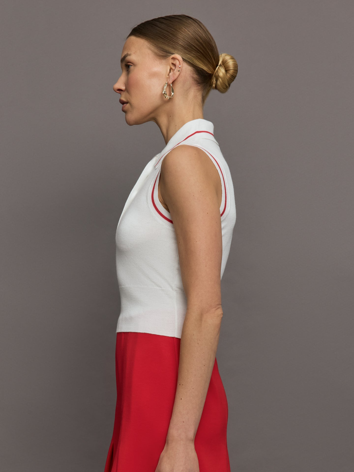 Carbon38 Tennis Sleeveless Polo - White / Bittersweet