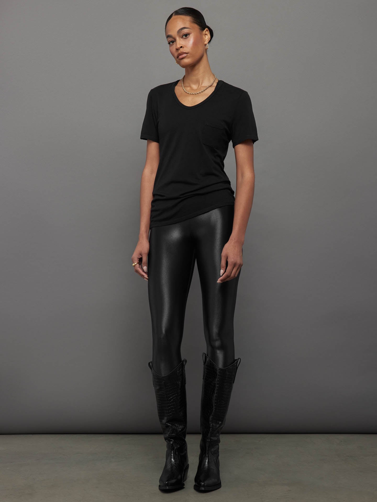Carbon38 Short Sleeve Pocket Tee - Black