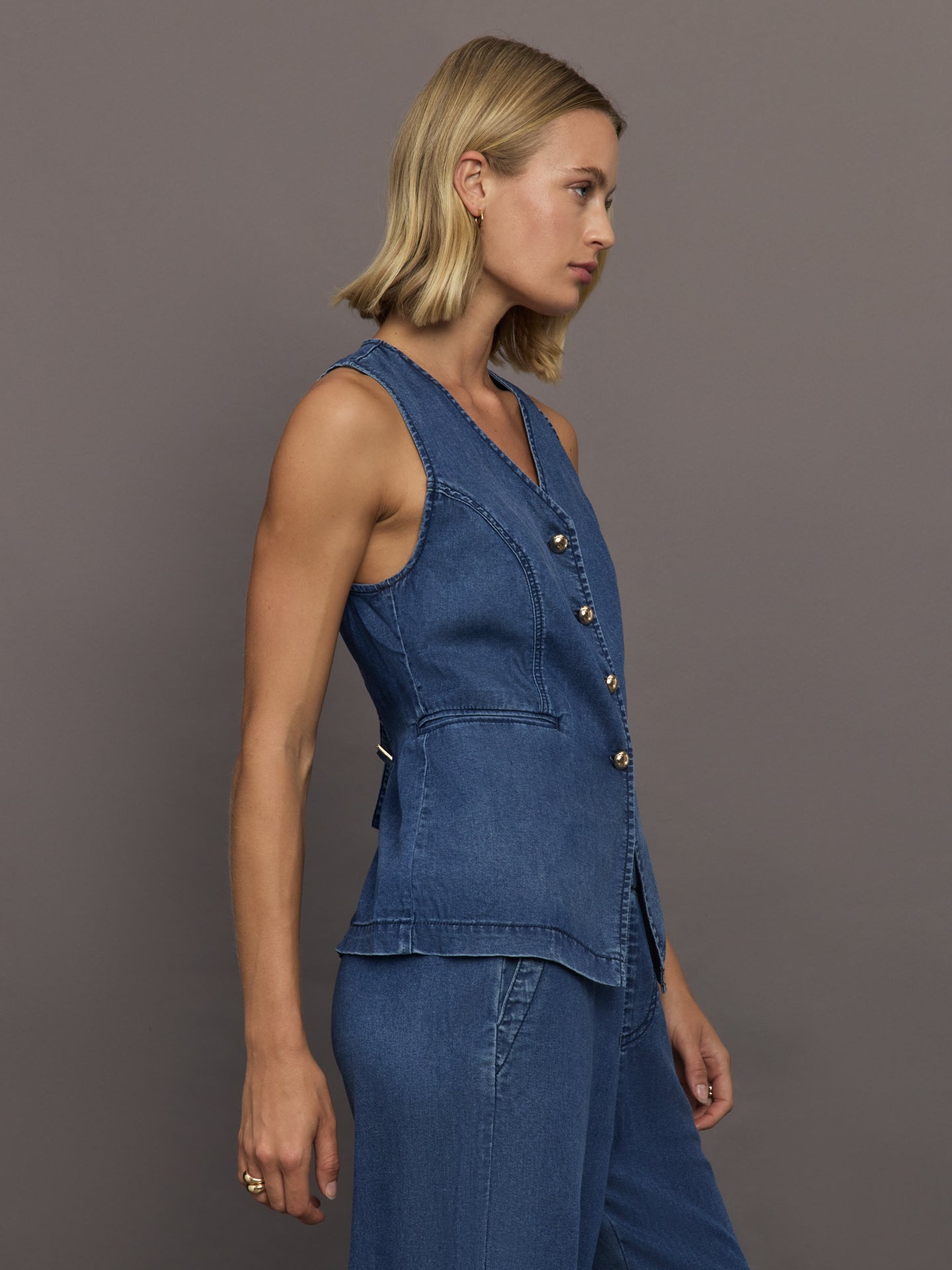 Carbon38 Chambray Vest - Medium Wash