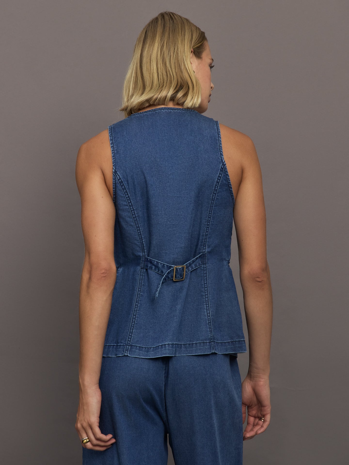 Carbon38 Chambray Vest - Medium Wash