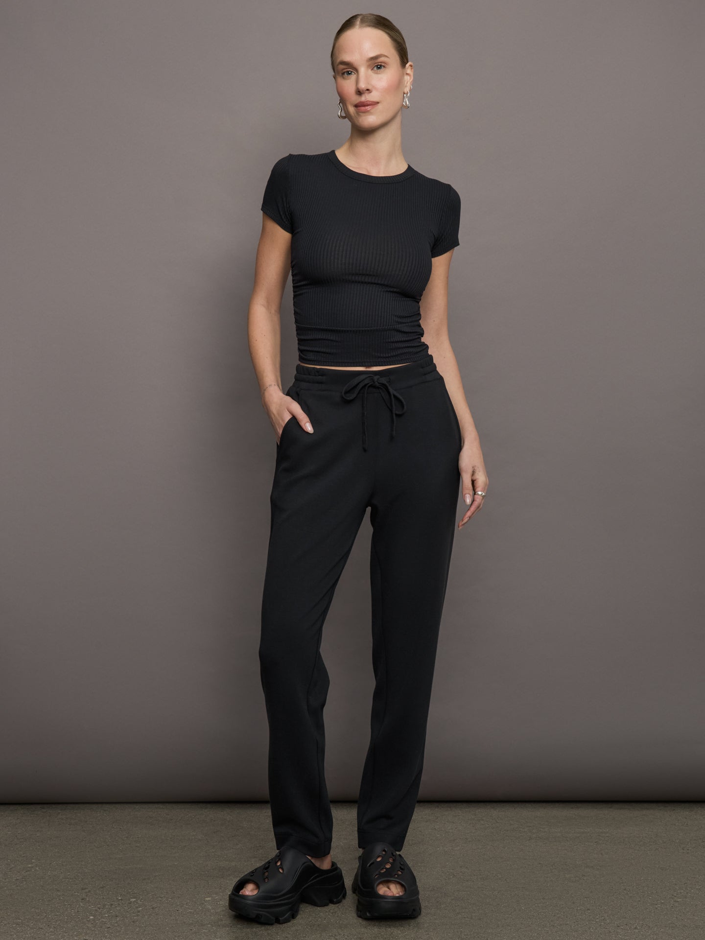 Carbon38 Cap Sleeve Ruched Top in Ribbed Jersey - Black