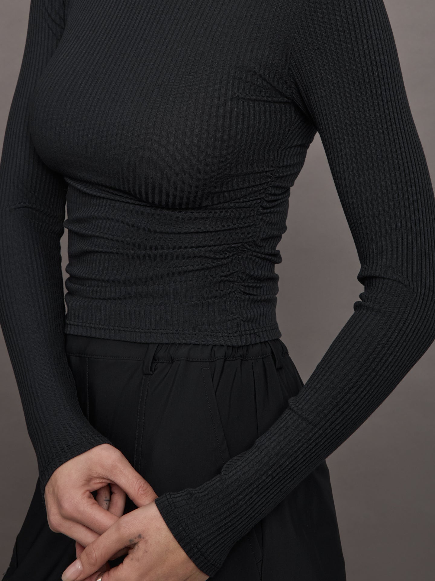 Carbon38 Long Sleeve Ruched Top in Ribbed Jersey - Black