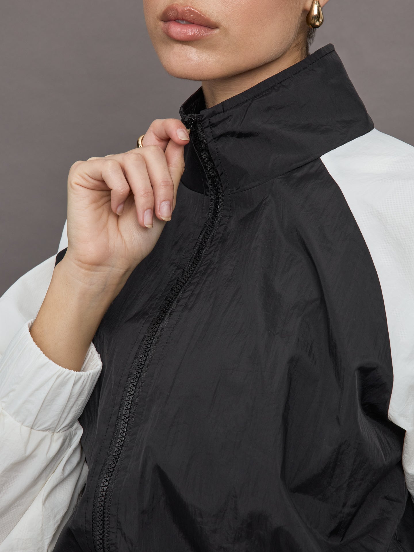Carbon38 Colorblock Windbreaker - Black / Cloud Dancer
