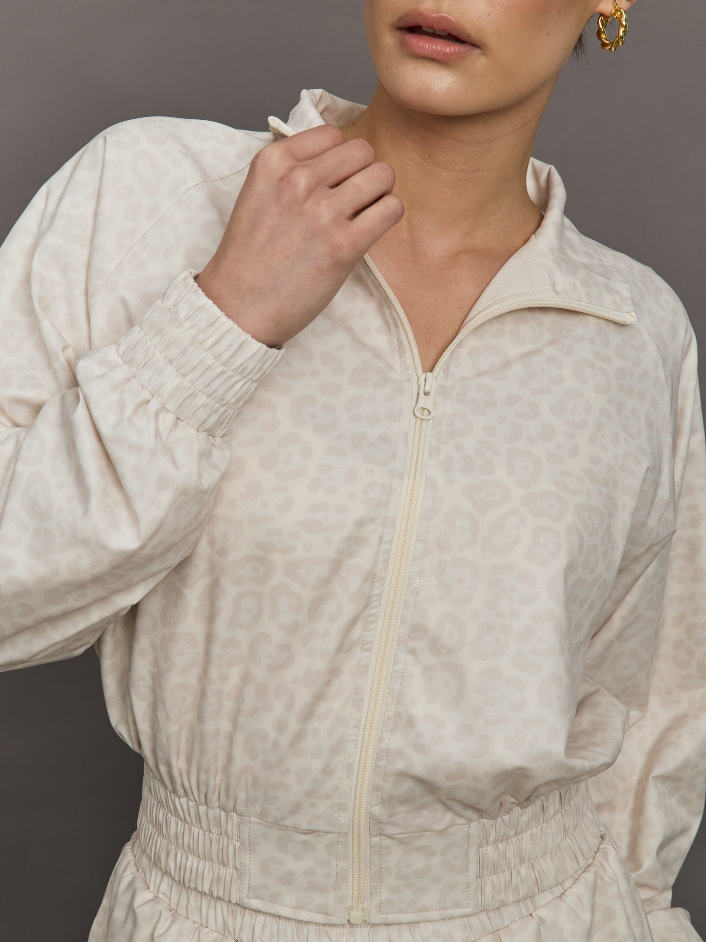 Carbon38 Leopard Printed Windbreaker - Snow Leopard