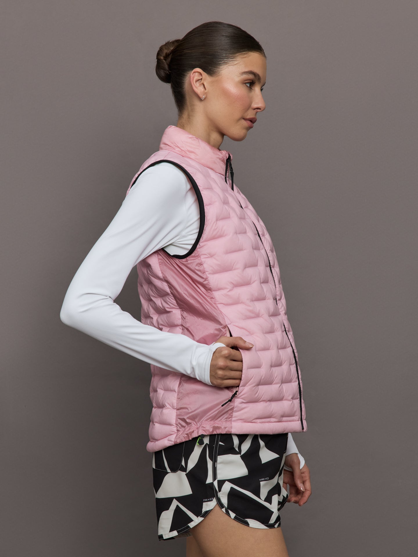 Carbon38 Fenja Lightweight Vest - Cameo Pink