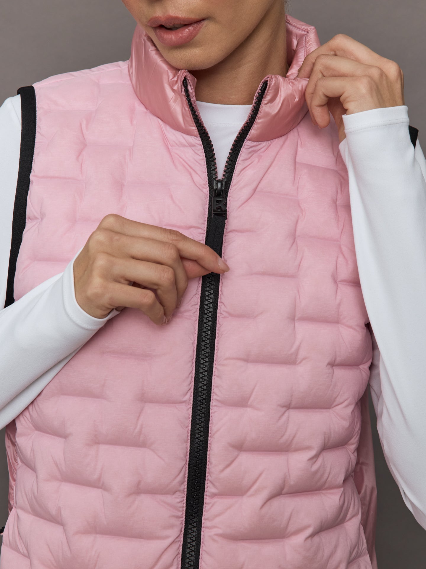 Carbon38 Fenja Lightweight Vest - Cameo Pink